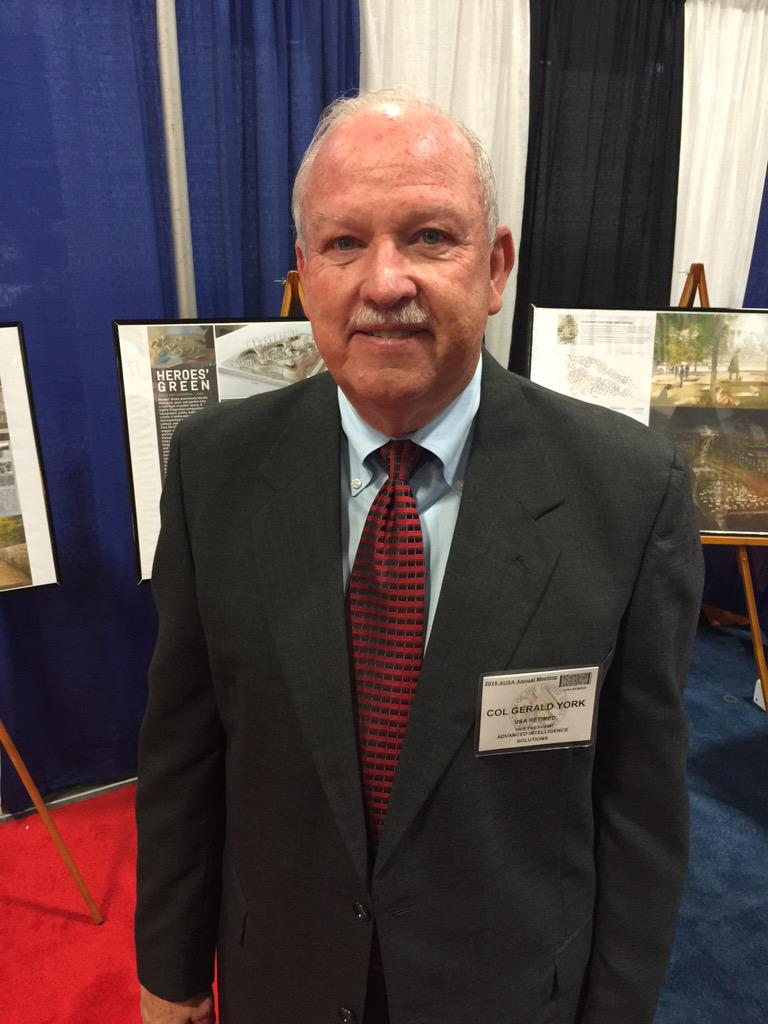ww1memorialdc's tweet image. Great visit to #WW1CC's #AUSA booth by COL Gerald York, grandson of #WW1's SGT Alvin York!

#CountdowntoVeteransDay