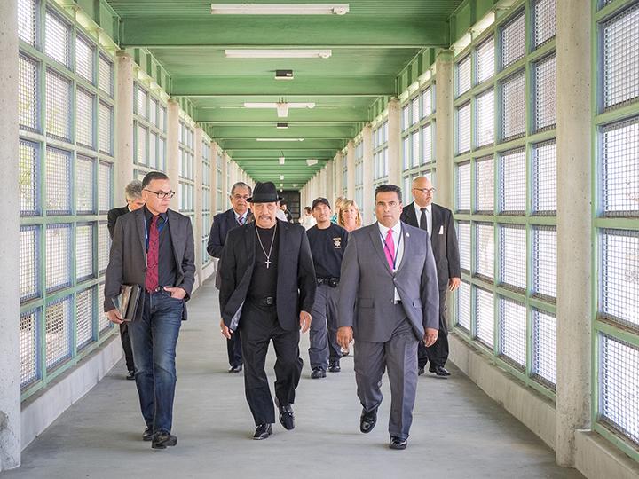 ideaengineering's tweet image. El Machete’s softer side: inspiring teens at Juvenile Hall. 
#DannyTrejo #documentaryphotography