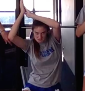 Krauseymousey's tweet photo. When you sexy but realize you have knee probs @nat_daddy4 http://t.co/upiQkh3zY0