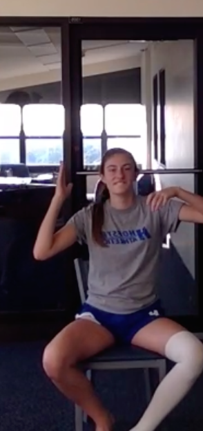 Krauseymousey's tweet photo. When you sexy but realize you have knee probs @nat_daddy4 http://t.co/upiQkh3zY0