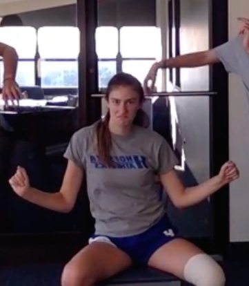 Krauseymousey's tweet photo. When you sexy but realize you have knee probs @nat_daddy4 http://t.co/upiQkh3zY0