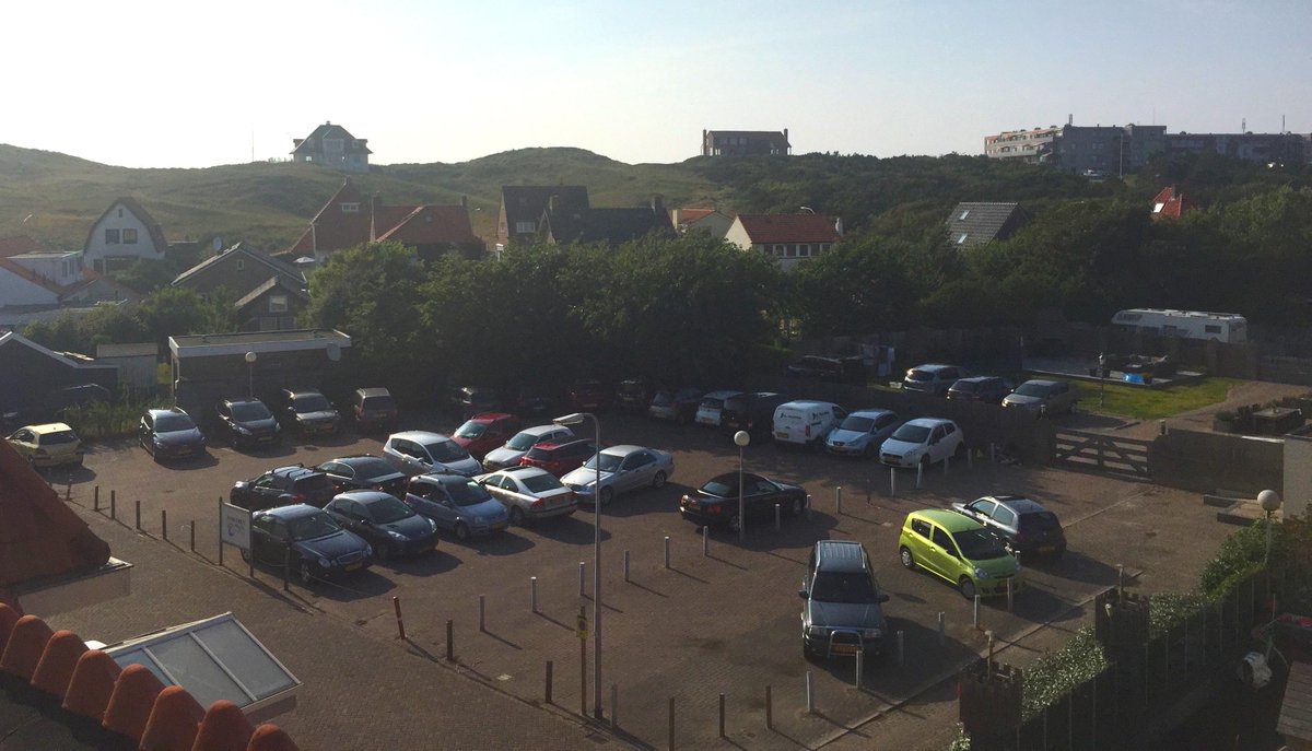 Het #hotel beschikt over een eigen parkeerterrein direct voor de deur. hoteltesselhof.com