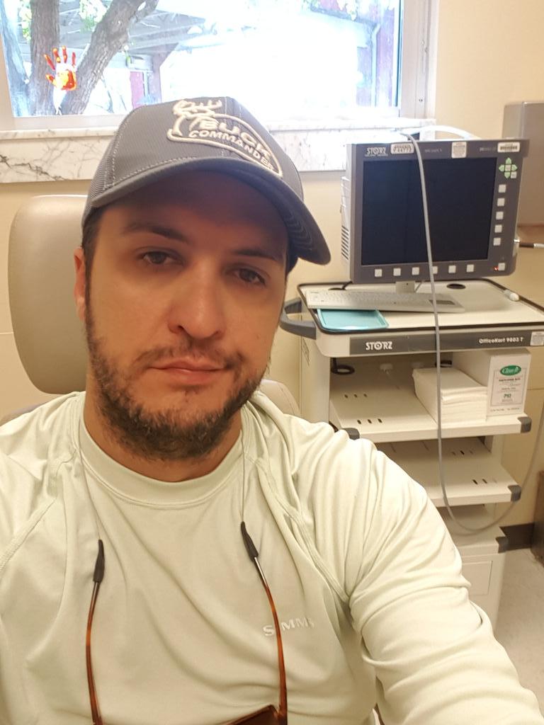 lukebryan's tweet photo. Sinuses. Boo http://t.co/NOApuKHGJo
