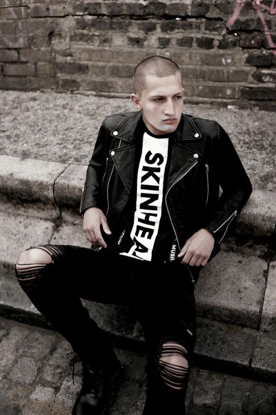 RevoRish's tweet photo. #streetstyle #postpunk #menswear #womenswear #fw2015 lookbooks #MusiumDIV http://t.co/UxMHhNZV3r http://t.co/DdC0xereYW