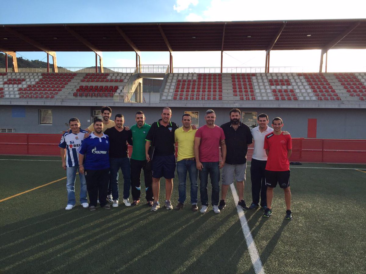 Ayto_Cartama's tweet photo. Reunión del @CDCartama, el @clubatlestacion y Deportes para una posible fusión entre clubes @JUANICHICARTAMA http://t.co/DBKAU57WpC