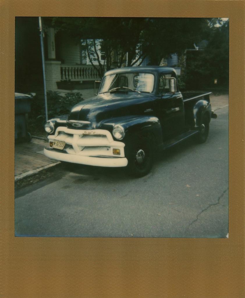 3eyedmonster's tweet photo. Three on the tree, #polaroid #❤polaroid #impossibleproject #film #filmphotography #polaroidweek #600 #impulseAF http://t.co/o0YexTq3Kd