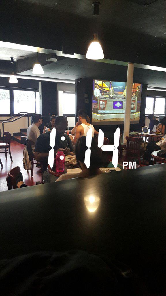 viktorgatdula's tweet image. Patiently waiting for 1:37 to come so i can watch my Cards force a game 5! #strugglesofnocableattheapt #wifionly