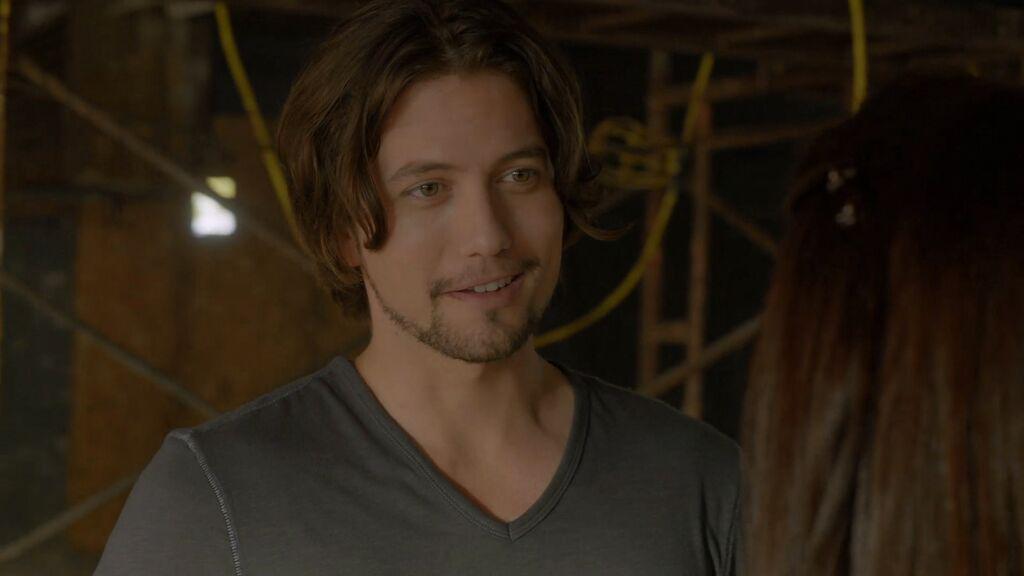 EliteDaily's tweet image. Can’t stop smiling because #FindingCarter is on tonight! Who’s watching with us at 10/9c on @MTV?