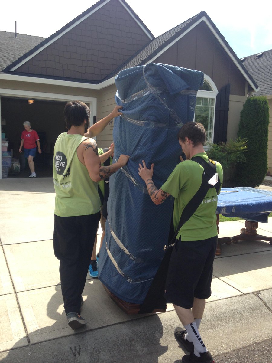 YouMoveMePDX's tweet image. All strapped up, using a 3rd person to safely get this in the house