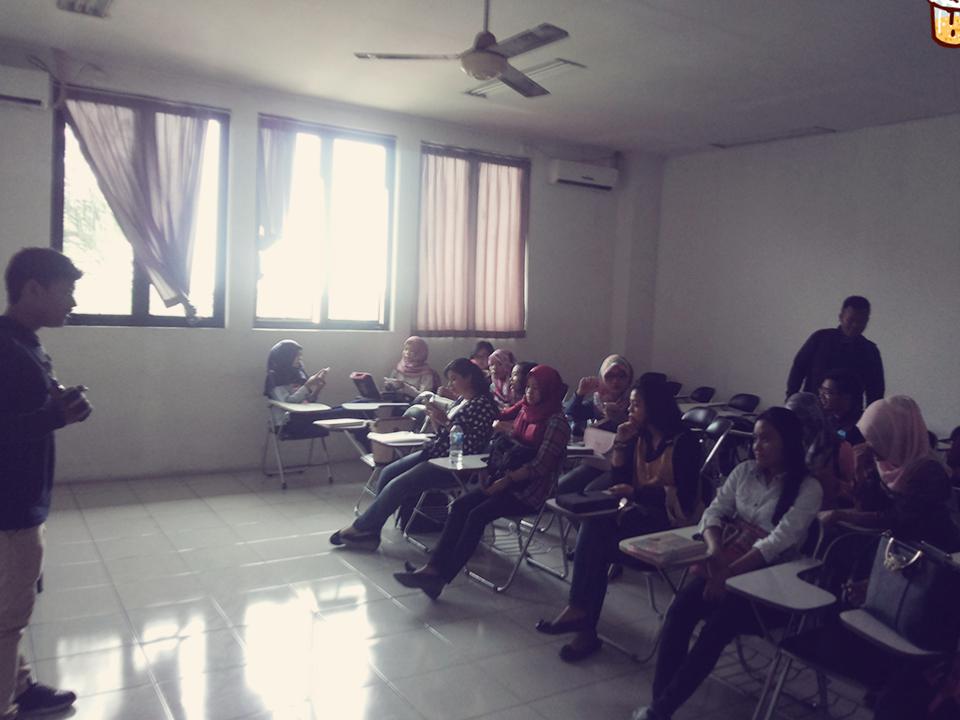 Sosialisasi acara pensi!!
Keseriusan panitia ekonomi organizer untuk melancarkan "Culture and Gigs go to campus"