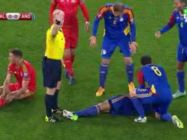 Jugador de Andorra se desploma en juego contra Gales - CROjM5BWIAAu1-H