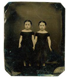 seitiesart's tweet photo. HALLOWEEN TINTYPE COSTUME PORTRAITS
by @RainikaPhoto during MACABRE Launch Oct 31st 6-10pm http://t.co/TBrs5TGfqX http://t.co/u3d6fE9w2A