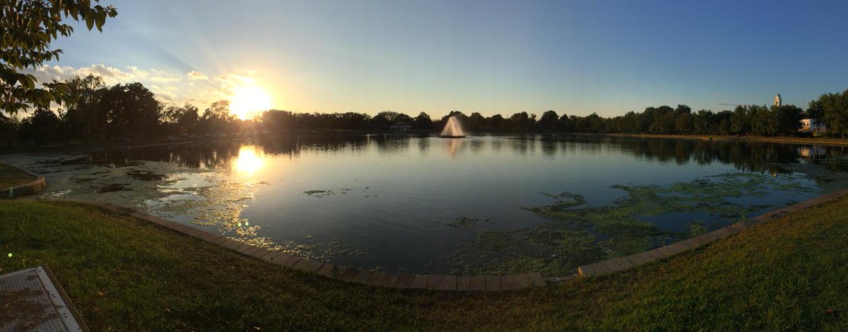 SweatHappyRVA's tweet photo. Not a bad night for a run #RVA...#rvafit http://t.co/9AVwsBQkQV
