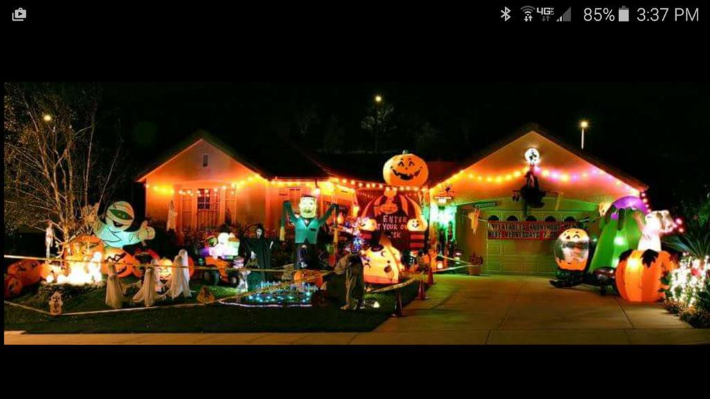 classymis's tweet image. My Halloween house 2007