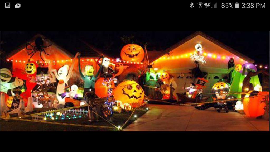 classymis's tweet image. My Halloween house 2008