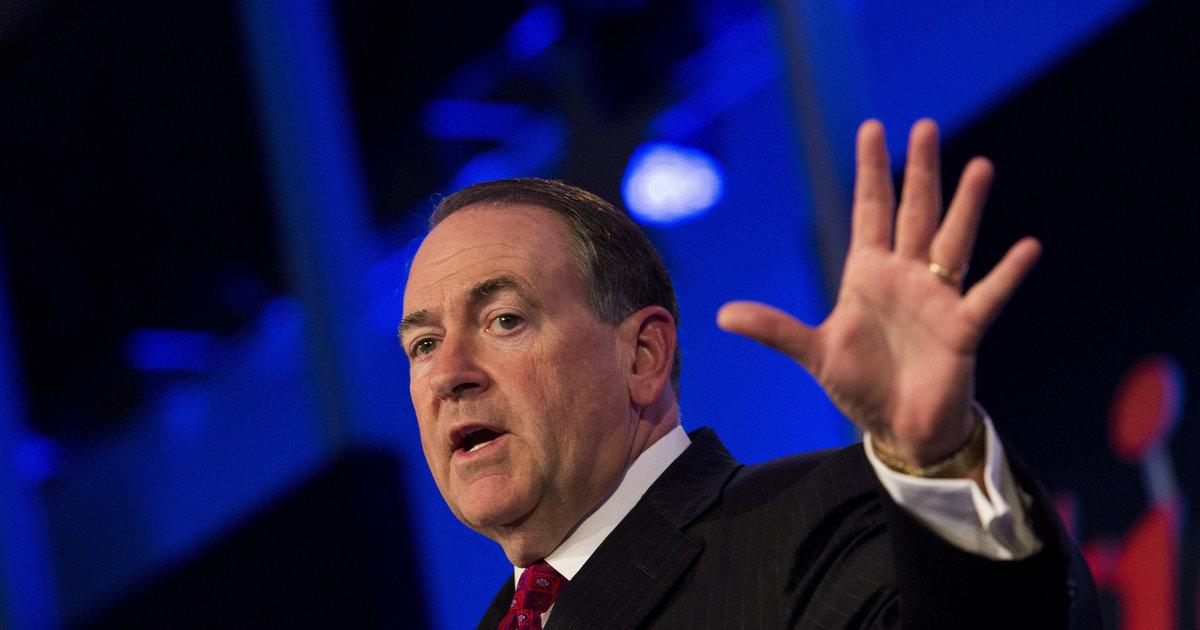 HuffPost's tweet image. Mike Huckabee got pretty racist while live-tweeting the #DemDebate huff.to/1LadPTP