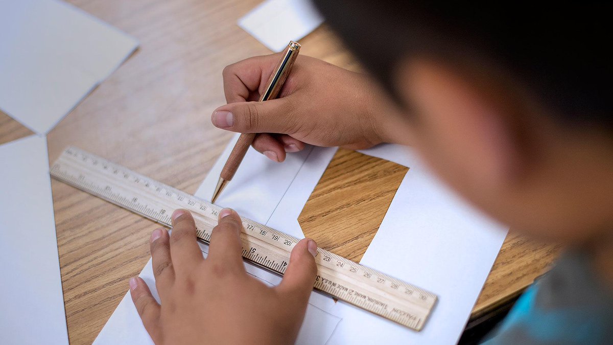MindShiftKQED's tweet photo. Does the Focus on Student Mindsets Let Schools Off the Hook? http://t.co/qCAj9QPhRw #edchat #mindset #cpchat http://t.co/yneW7KOQTV