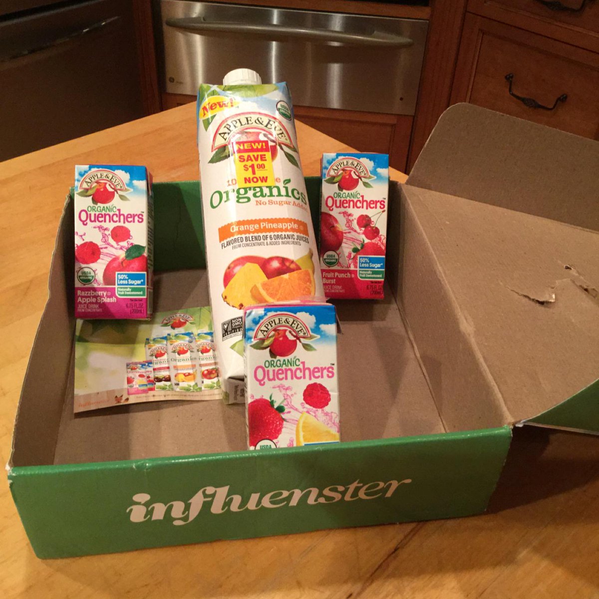 gmleonard72's tweet photo. I received apple and Eve organic juice boxes from influenster to taste!! #delicious#lovefeeesamples#appleandeve http://t.co/l84i3NU3Lm