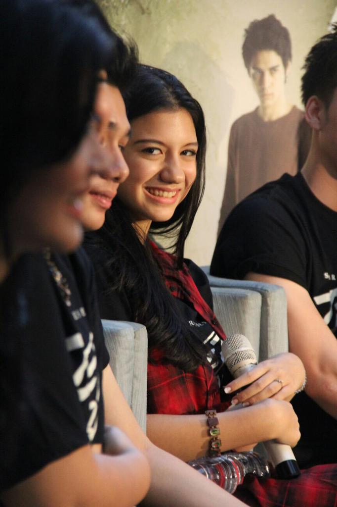 cassandrasleee's tweet photo. Nntn ya Liputan aku hadiri Premiere #TigerBoyMovie @Starvisionplus With my family di  KISS @IndosiarID jam 10 Today http://t.co/1QnDlcj8yd