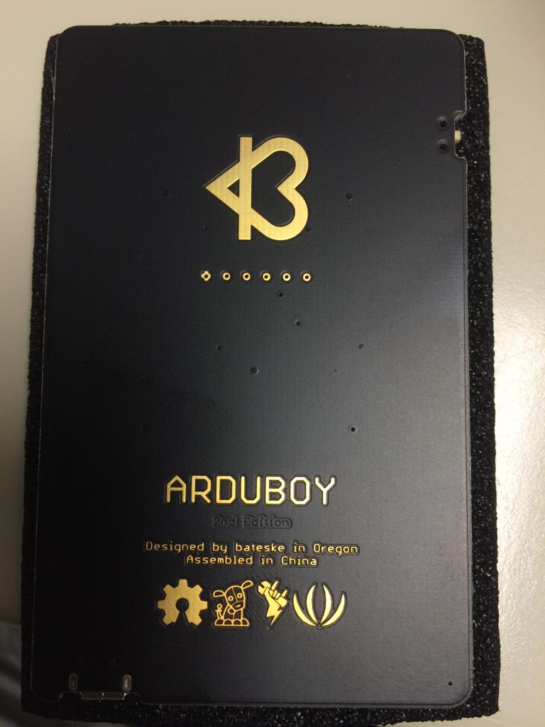 MasterHyjinx's tweet photo. Look! It's even designed right here in Oregon! #arduboy #DesignedInOregon http://t.co/YMpfFK4yoO