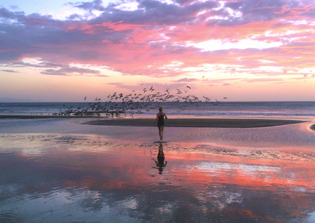FNEZ's tweet photo. Live for the beautiful sunsets around the world. #LiveFree #TravelAlways #Escameca #Nicaragua http://t.co/D1RYerua1T