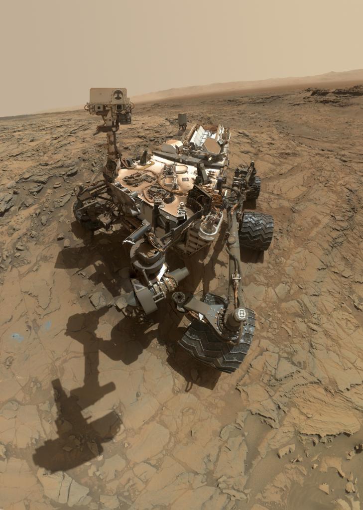 NASA's tweet image. An out of this world selfie of @MarsCuriosity lets us see the state of the rover’s hardware: go.nasa.gov/1RG7Rwc