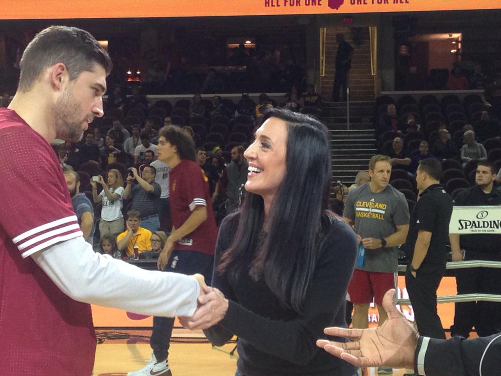 JenHennessey1's tweet image. Excited to be Honorary Captain at tonight's Cavs Game! Go Cavs! #AllForOne #PwC #Trees4Threes