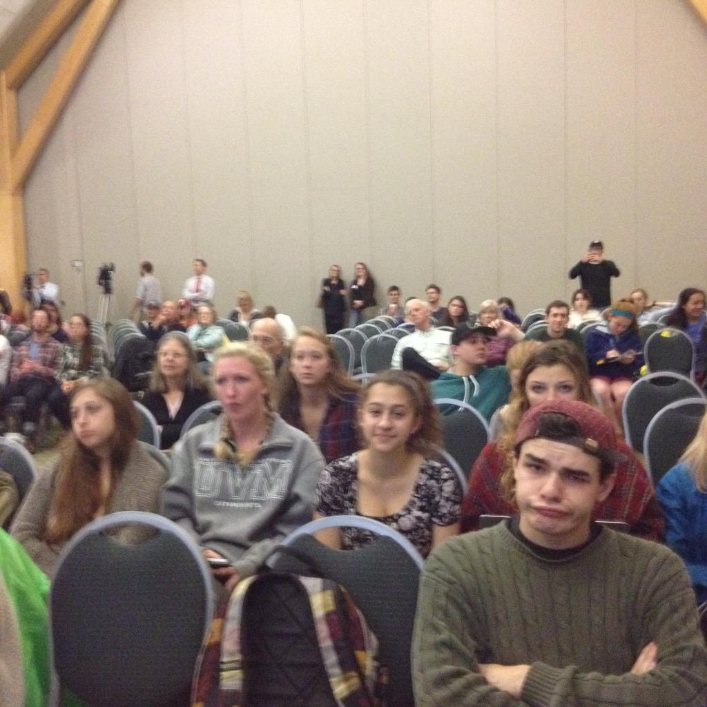 AustinDavisVT's tweet photo. Hanging out with #vtyoungdems & watching the #demdebate at #uvm! Getting ready to #FeelTheBern! #vtpoli #btv http://t.co/X1EXZ0cG2X