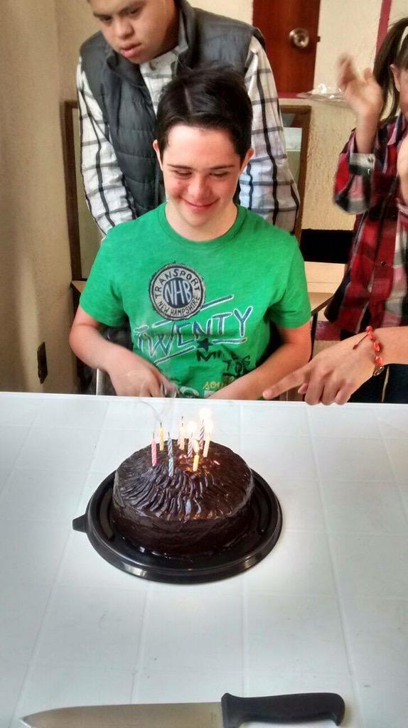 DonasDown's tweet photo. Agradecemos conocerte y poder celebrar contigo, ver tu crecimiento y tus logros! Muchas felicidades roi! http://t.co/LfMvjTFwat
