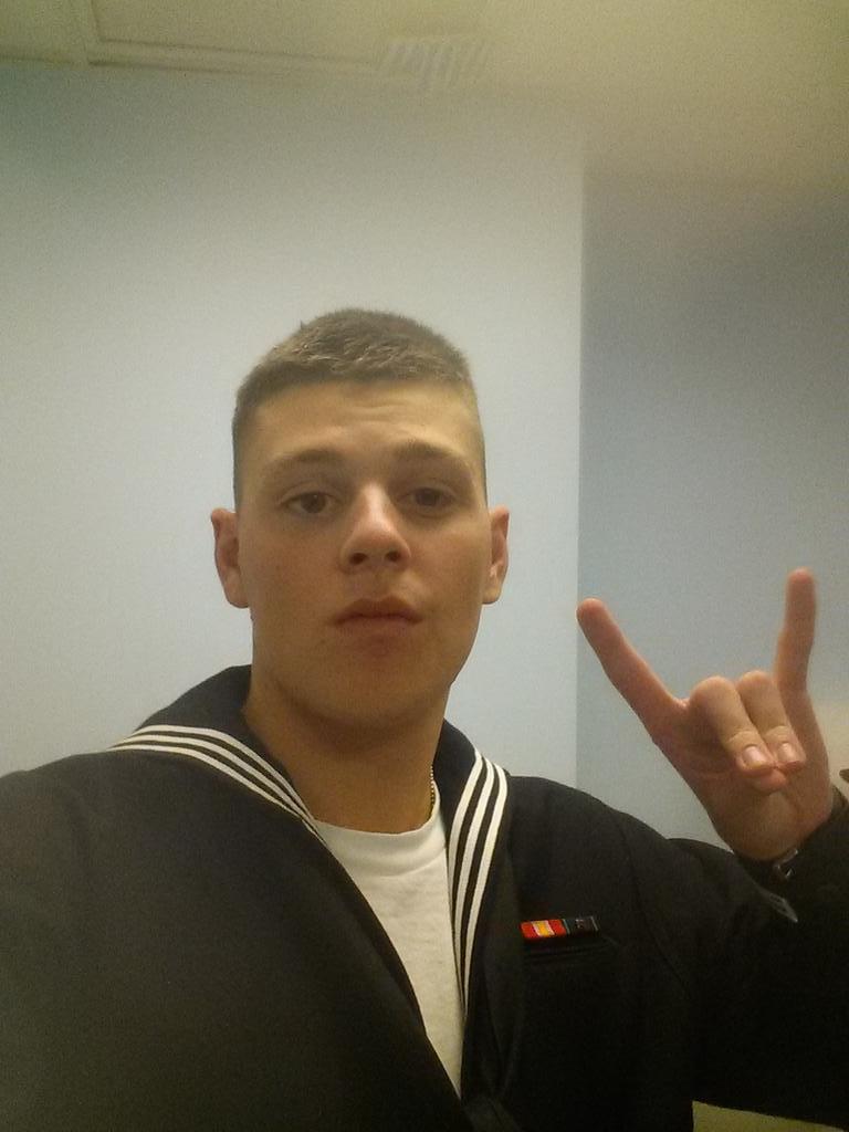 RealJoeyMurphy's tweet image. @ESPNCFB #ARKSTvsUSA can the navy get some love on its birthday? Arkansas State!!