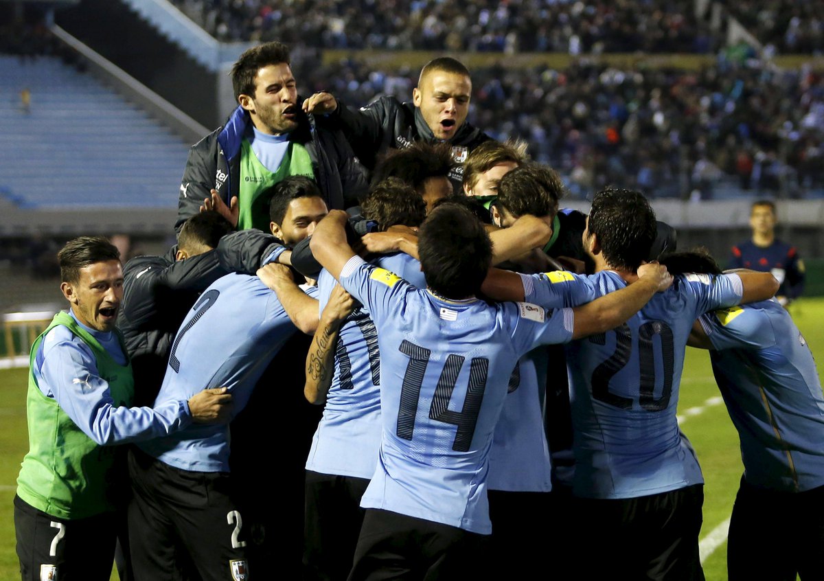 Uruguay golea a Colombia y es líder de las eliminatorias - CRPheR0WgAASOGt