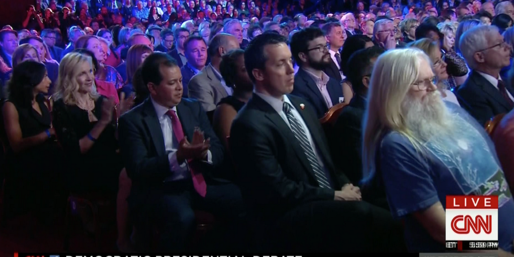 splinter_news's tweet photo. Seriously though who is this amazing 'wizard' at the #DemDebate? http://t.co/sf4zscCDZ9 http://t.co/doTyHribp7