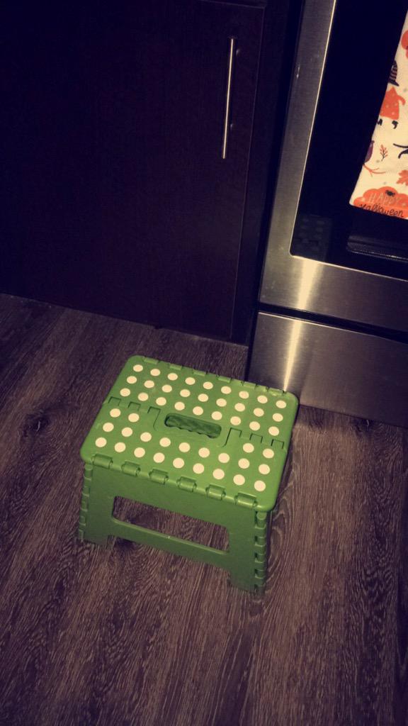 Janie_Blahhhh's tweet photo. When you have to use one of these on the daily.
#littlepeopleprobs #imfunsize โบ๏ธโค๏ธ http://t.co/n6ptCuW2te