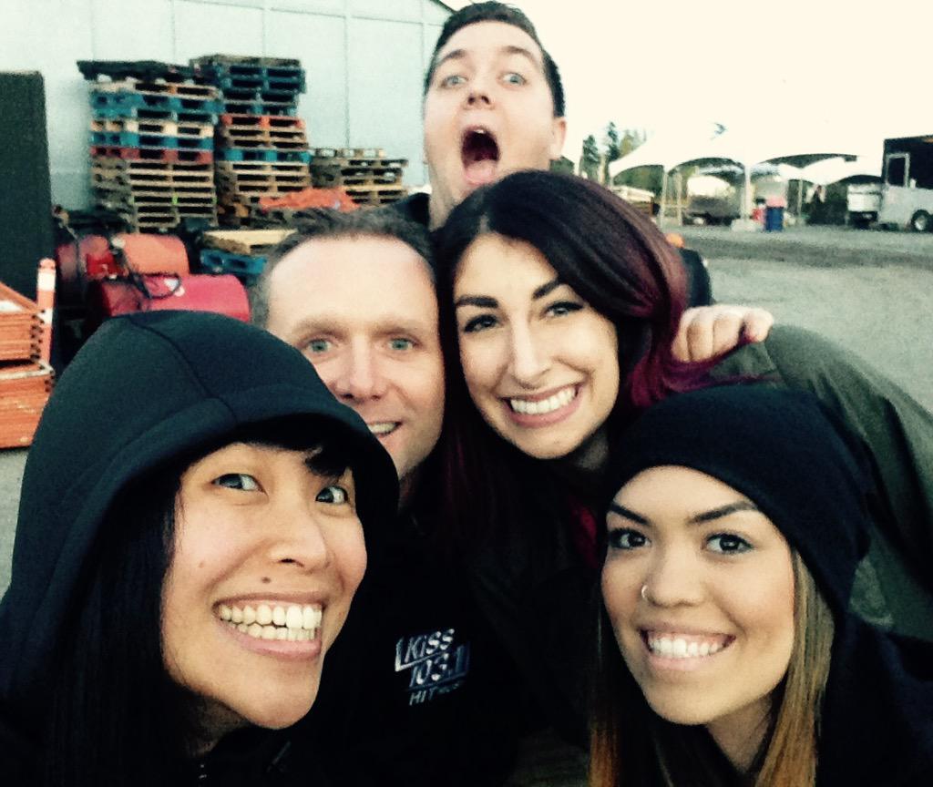 VanessaChiu21's tweet photo. Just went through the Haunted House @GaleyFarms w/these lovelies. We did not look this happy after. #peedourpants http://t.co/10PPU4ETVF