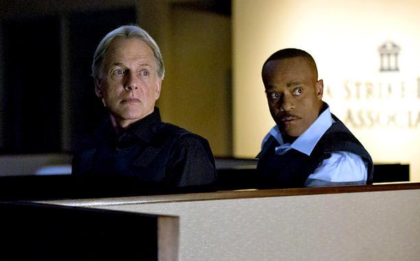 EW's tweet photo. Frame me once, shame on you. Frame me twice, shame on me. Our #NCIS recap: http://t.co/Nuz3m3PmEj http://t.co/Fu7Z1CM2aJ