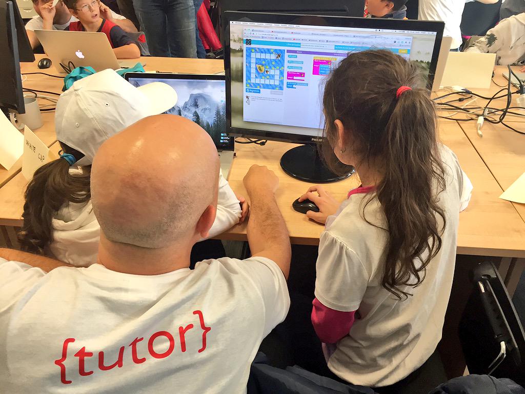FacilityLive's tweet image. #Coding4KidsPV:live #streaming here goo.gl/VEMoT2 Grazie ai nostri super #tutor!@CodeWeekEU #CodeEU #pavia