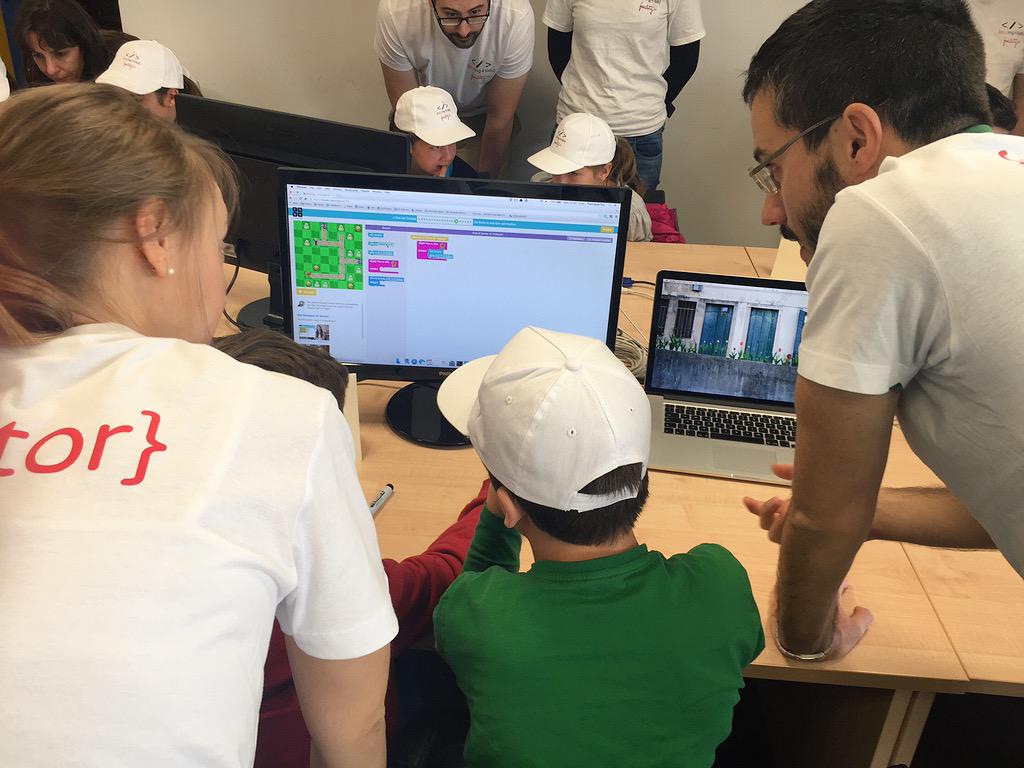 FacilityLive's tweet image. #Coding4KidsPV:live #streaming here goo.gl/VEMoT2 Grazie ai nostri super #tutor!@CodeWeekEU #CodeEU #pavia