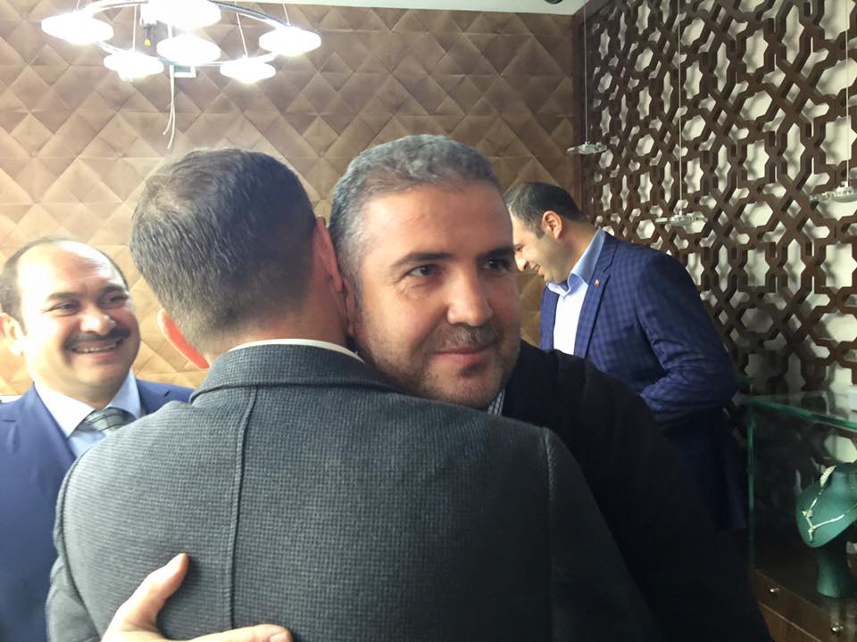bekirhoruz's tweet photo. Alaca ilçemizde esnaf ziyaretlerimiz devam ediyor.Bol kazançlı günler diliyorum.
#ilkgunkuaskla #HaydiBismillah http://t.co/gbfGPBVA70