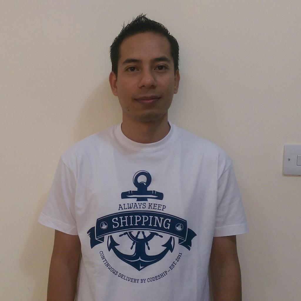 geshan's tweet image. Thanks @codeship for the #swag :) #codeshipped #codeship #continuousDelivery #tshirt