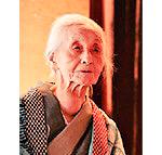 8人の大人 おおびと 篠田桃紅さん 初めてテレビで見たけど素敵な103歳の美術作品を作っていて驚かされた しかし喉の異様な膨らみが気になるけど何の病気なんだろう パセドウ病とかの甲状腺の病気なんだろうか いつまでも長生きして欲しいものです