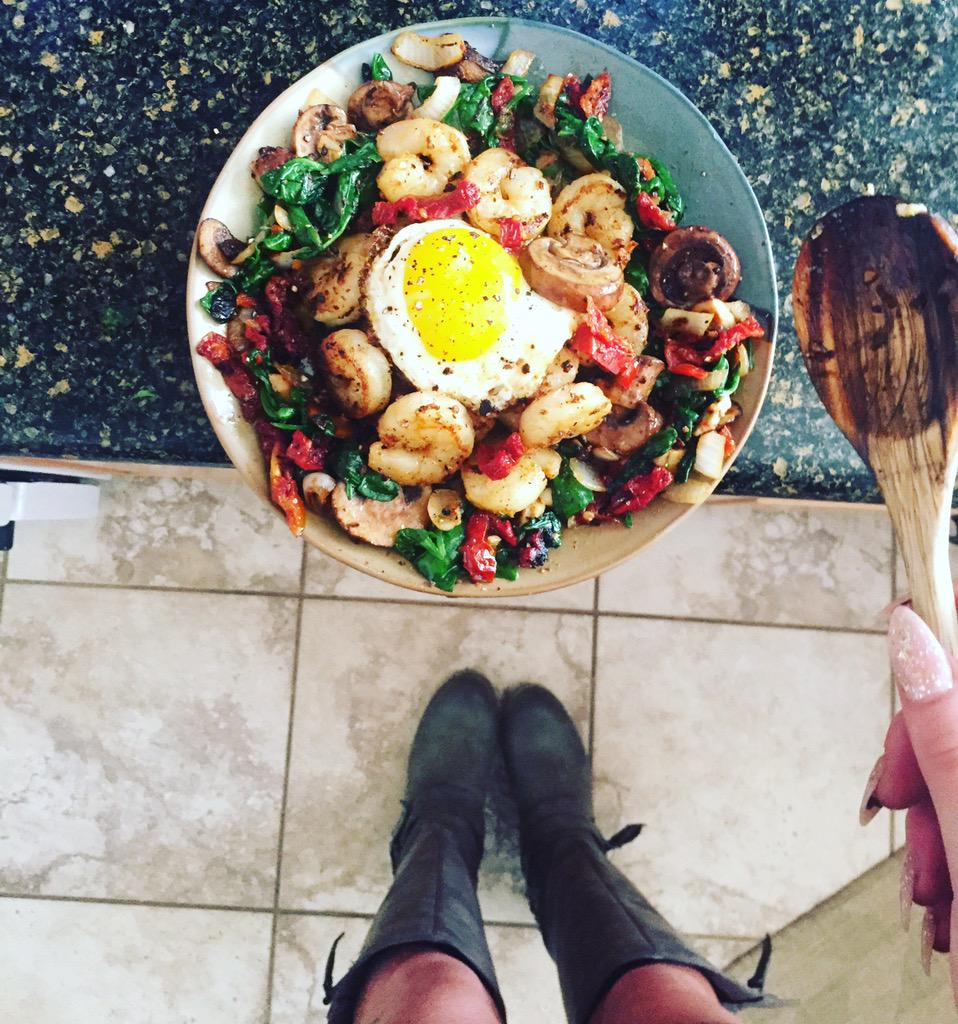 RunBabyDeerFIRE's tweet photo. Another meal down for my cook book! Check out my Insta for details on this book &amp;my other for recipes! #bambibites http://t.co/zxrx3xTPjJ
