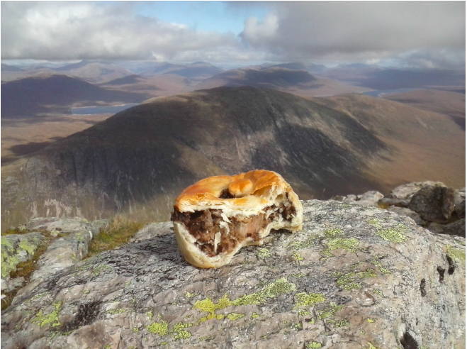 MhorHotel's tweet image. A lovely photo sent to us from Neil MacMillan who took his pie from @EatMhorBread up Buchaille Etive Mor!