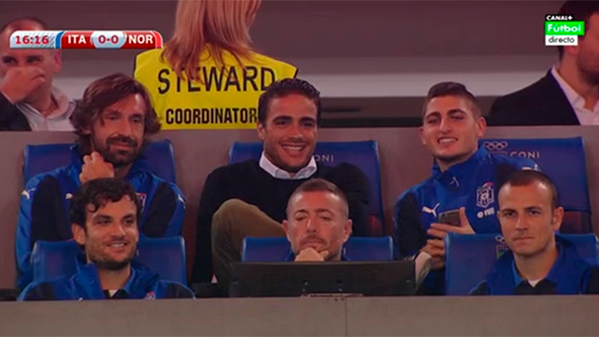 FamilyMatri's tweet photo. Ieri per #ItaliaNorvegia in tribuna @Ale_Matri con @Pirlo_official e @MarcoVerratti1. :) http://t.co/y1GmfpOcON