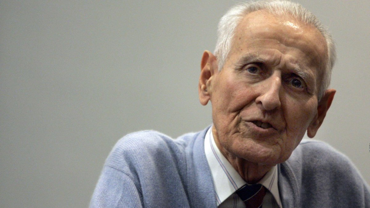 FoxNews's tweet image. Jack Kevorkian papers donated to University of Michigan library fxn.ws/1GGJUyg