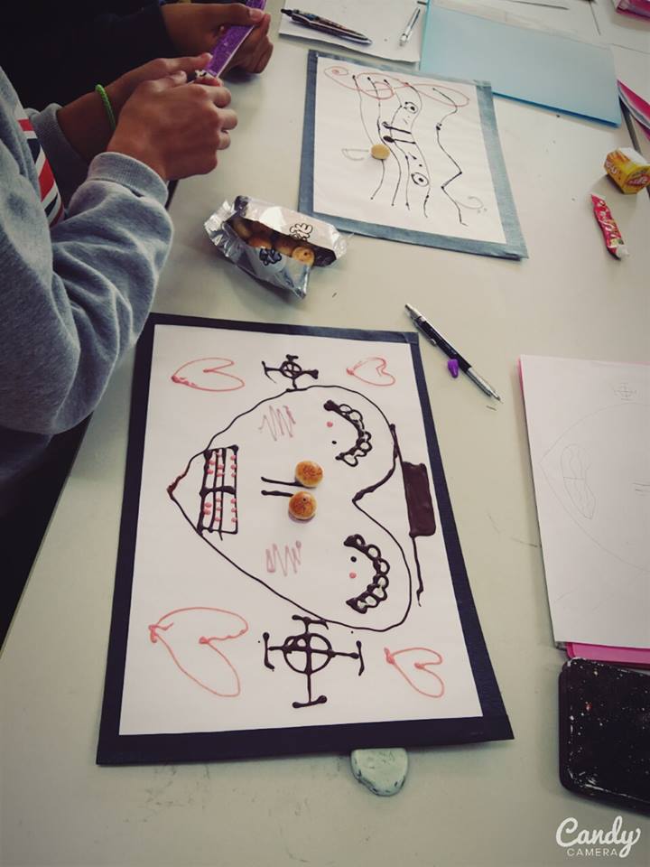 온드림스쿨 예술교실(음악)이 진행되는 충남예산 신암초등학교 모니터링을 다녀왔습니다. 초코렛과 과자를 이용해 맛있는 악보를 만들고 있어요. 아이들의 상상력 대단하죠?