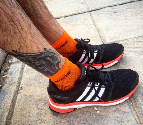 MundSocks's tweet photo. El Tío del Megáfono @AlbBarrantes muy bien equipado con sus calcetines Running de @MundSocks #ConlospiesenlaTierra http://t.co/DVX2qnsiFn