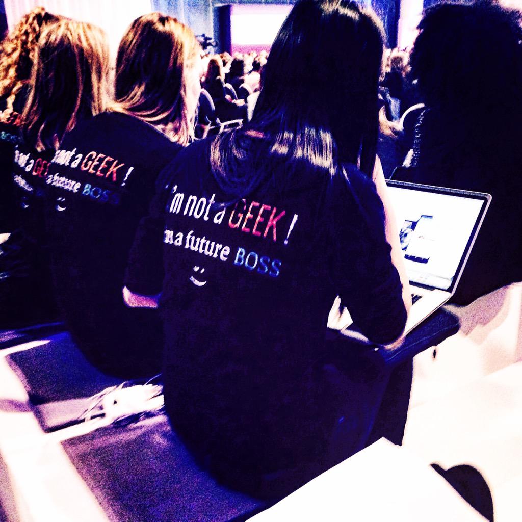 pitres's tweet image. The power behind  @Womens_Forum : members of socialmedia team in action #FutureBossesNotGeeks #WF15