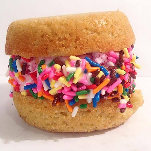 yourtake's tweet image. It's #NationalDessertDay. Show us how you eat dessert first.