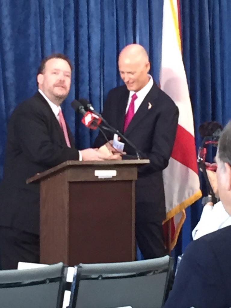 MaryEllenKlas's tweet photo. .@FLGovScott gets a cream-filled Halloween doughnut for speaking to the press #APfla http://t.co/2gtXvdv4Bx