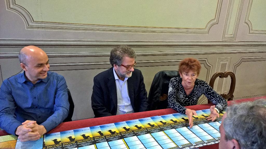ComuneAbbiate's tweet photo. #Abbiategrasso #Incontroscena @TeatroNavigli @cittadimagenta presentazione stagione teatrale Incontroscena http://t.co/xdn2vmBQb7